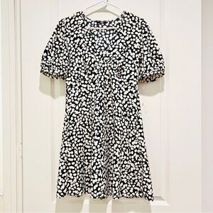UniQlo Printed V neck Short Sleeve black white dots Mini Dress Womens M NWOT